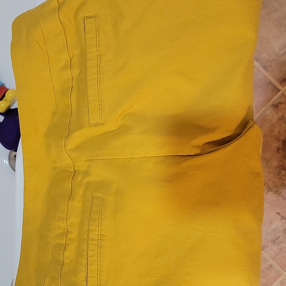 Yellow pants - Picture 3 of 4